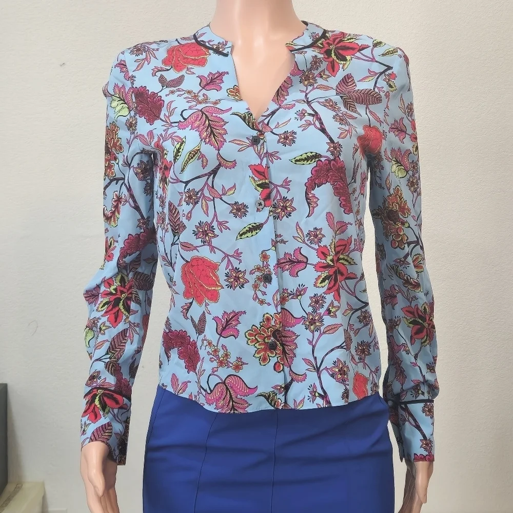 Diane Von Furstenberg Blue V neck floral multicolor silk blouse